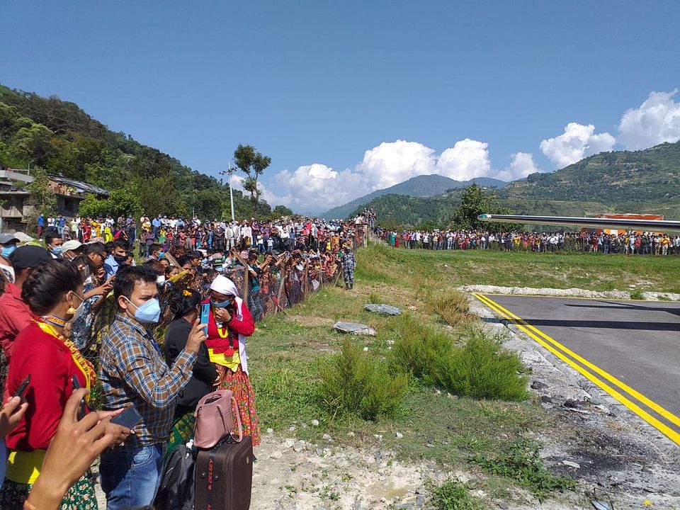 वर्षौदेखि बन्द रहेको देवल विमानस्थलको पुनःनिर्माण काम सकिएसँगै आज परीक्षण उडान भएको हाे। 