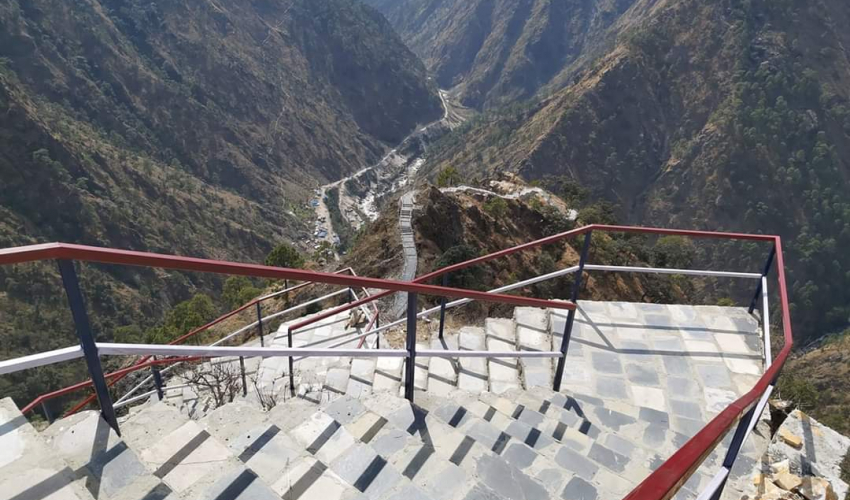  मकरीगाडदेखि मकरीकोट हुँदै खाती जोड्ने पदमार्ग निर्माण सम्पन्नपछि स्थानीयलगायत पर्यटकलाई आवतजावतमा सहज हुनेछ।  तस्बिर: नरेन्द्रसिह कार्की