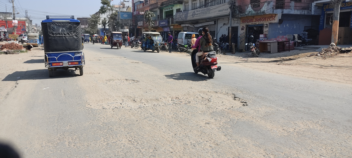 खाल्डाखुल्डी छल्न खोज्दा दुर्घटनाको जोखिम झनै बढेको छ। 