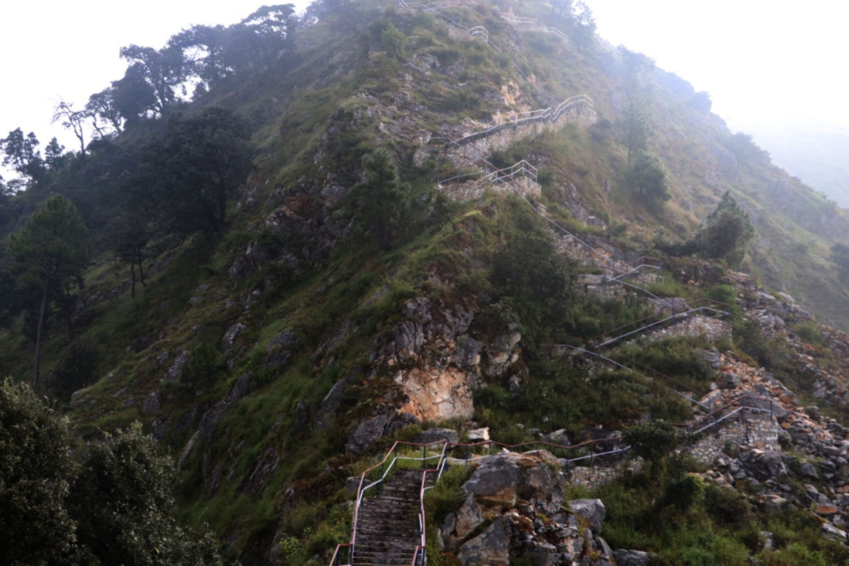   हालसम्म एक हजार ४७४ मिटरमा तीन हजार ७०० खुट्किला निर्माण भइसकेको छ भने  पदमार्ग सम्पन्न हुँदा आठ हजार २८२ खुट्किला निर्माण हुनेछन्। 