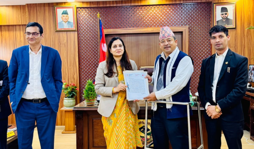 सांसद बयकको पहलमा लम्कीचुहा अस्पतालमा ५२ प्रकारका औषधीकाे आपुर्ति व्यवस्थापन 
