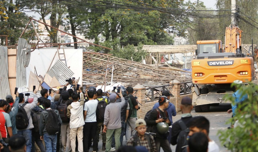 थापाथली सुकुमवासी बस्तीमा चल्यो डोजर, छैन विरोध र प्रदर्शन