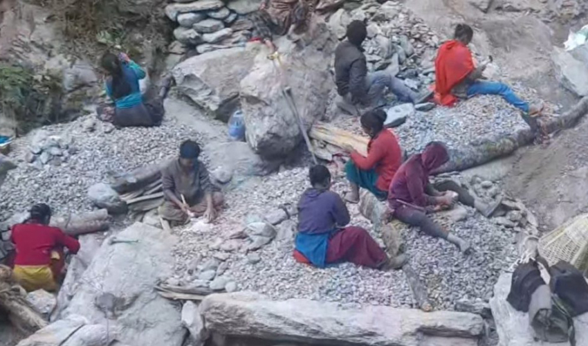 कञ्चनपुरमा अनौपचारिक क्षेत्रका श्रमिकको सास्तीः ज्यालामा असमानता कायमै