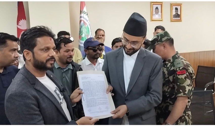 शहीद दशरथ चन्द स्वास्थ्य विज्ञान विश्वविद्यालय सञ्चालन माग गर्दै मन्त्रीलाई ज्ञापनपत्र