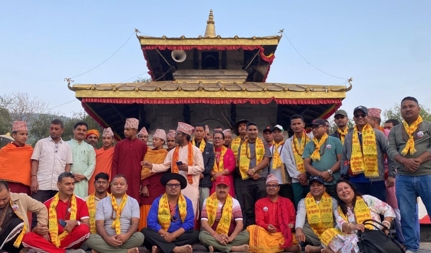 साइपाल बेसक्याम्प जान लागेको धनगढीका मेयर हमालको टोली बाजुरामा लखेटियो