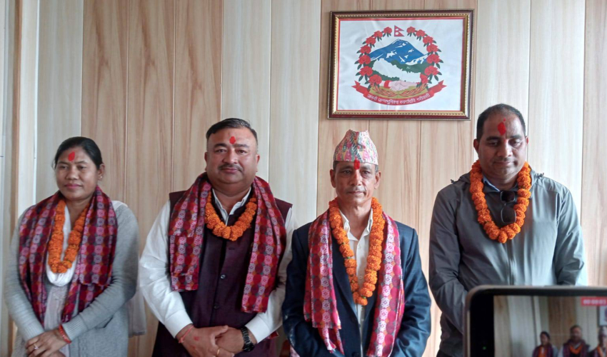 सेती प्रादेशिक अस्पताल व्यवस्थापन समितिका पदाधिकारीहरुले गरे पदभार ग्रहण