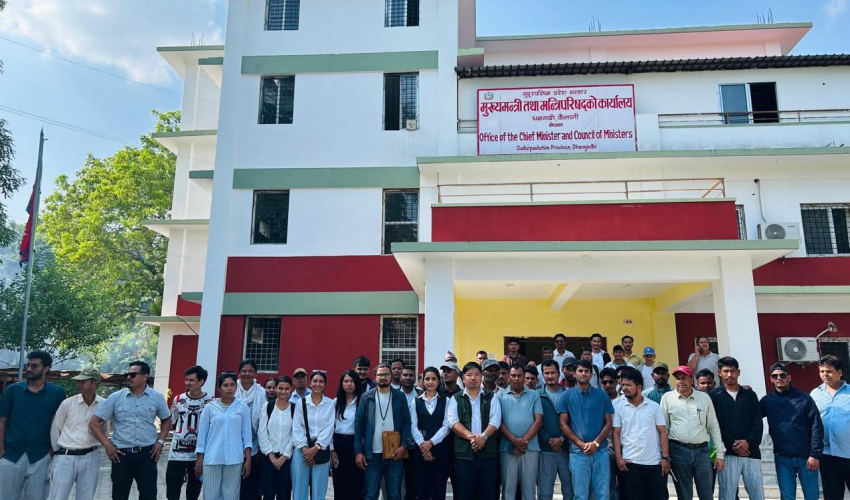 पक्राउ परेका सहकर्मी रिहाइको माग गर्दै वन कर्मचारी आन्दोलित 