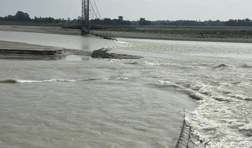 दोधाराचादँनी झोलुङ्गे पुलमा सात करोडको क्षति, पुनःनिर्माण गर्न २० करोड लाग्ने 