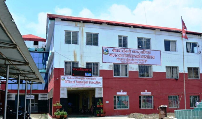 कुतियाकवरवासी: डुङ्गा हुँदै पुल तरे, तर हटेन बाढीको त्रास