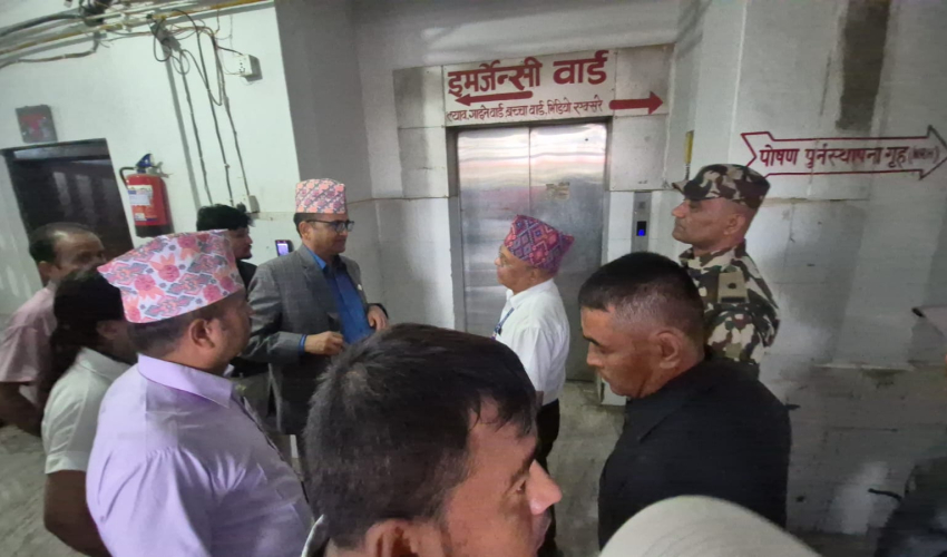 फेरि पुगे मुख्यमन्त्री भट्ट सेती अस्पताल, सेवा प्रवाह चुस्त बनाउन दिए निर्देशन