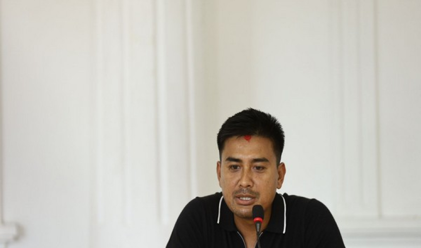 रास्वपाका समानुपातिक उम्मेदवार तथा नेपाली क्रिकेट टोलीका पूर्व कप्तान ज्ञानेन्द्र मल्ल धनगढी आउँदै 