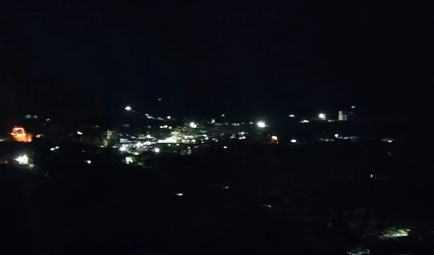 बाढीपछि अन्धकार बनेका बाजुराकाे हिमाली गाउँपालिकाका बस्तीहरूमा पुनः वत्ती जडान  