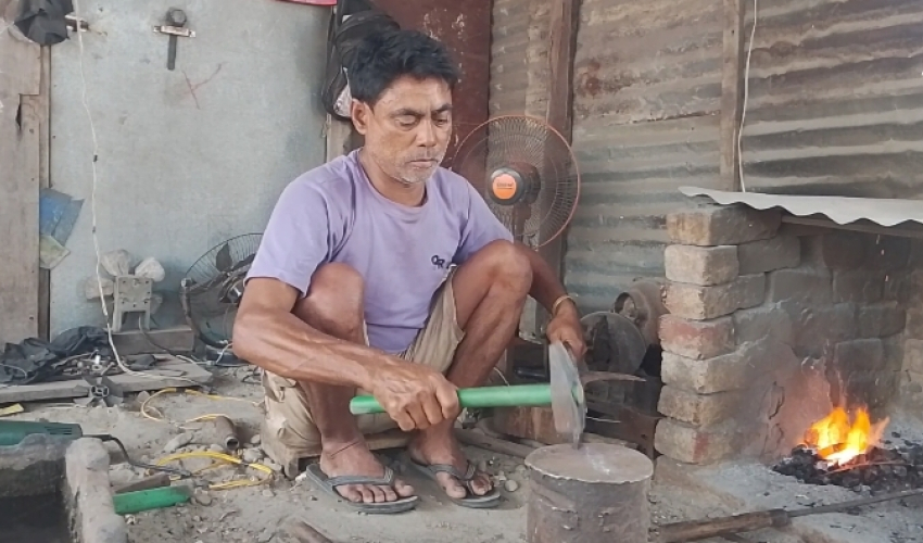 पुर्ख्यौली आरन पेशालाई निरन्तरता दिँदै कासीराम, मेहनत र सीपबाटै परिवारको गुजारा