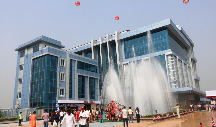 धनगढी भाटभटेनी विवादमा नयाँ मोड: क्यामेरा म्यानहरू पनि पुगे प्रहरी समक्ष