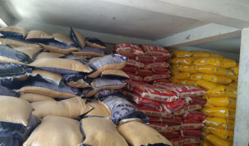  दार्चुलाको नागूक्षेत्रमा खाद्यान्न ढुवानी सुरु 