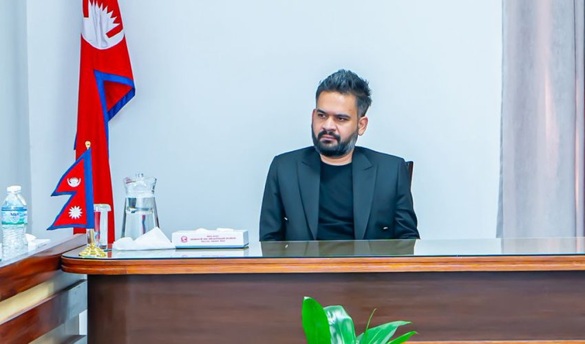 प्रधानमन्त्री शाहले विश्वविद्यालय र प्रतिष्ठानका उपकुलपतिसँग छलफल गर्दै 