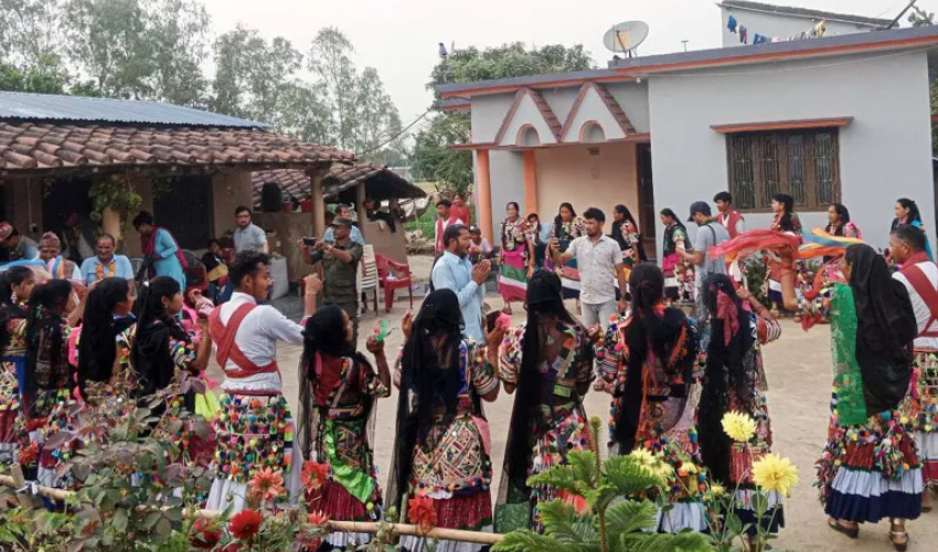 आधुनिकताको छायाँमा राना थारु समुदायको होली 