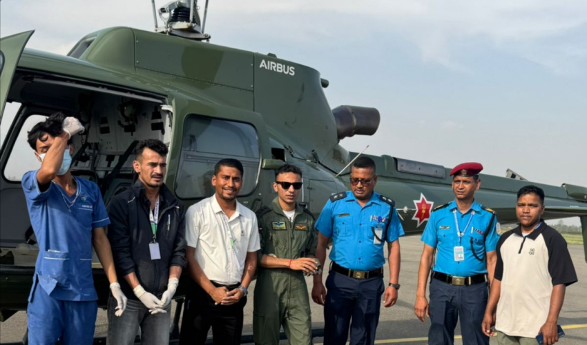 दार्चुला जिप दुर्घटनाका घाइतेलाई हेलिकप्टर मार्फत धनगढी ल्याइयो, माया मेट्रोमा उपचार हुँदै
