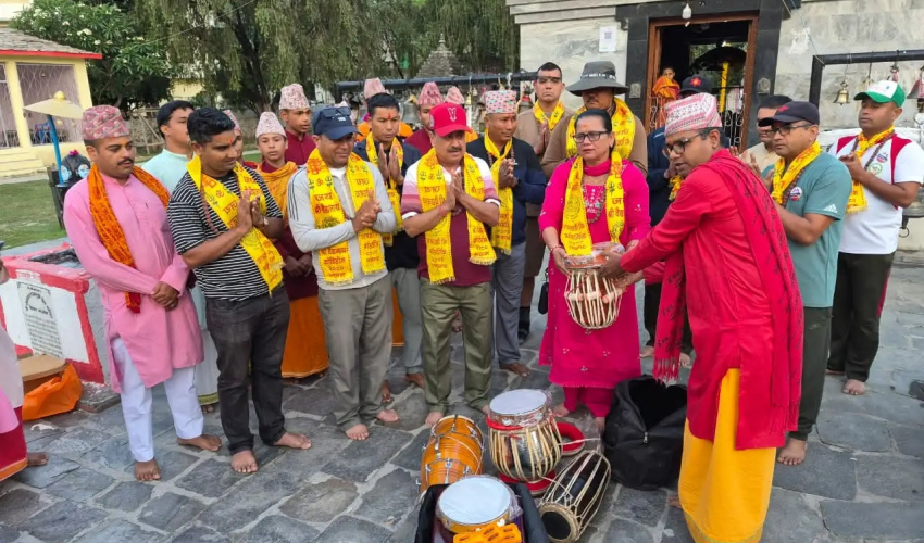 वैद्यनाथ क्षेत्रमा भजन–कीर्तनका लागि सांगीतिक सामग्री हस्तान्तरण