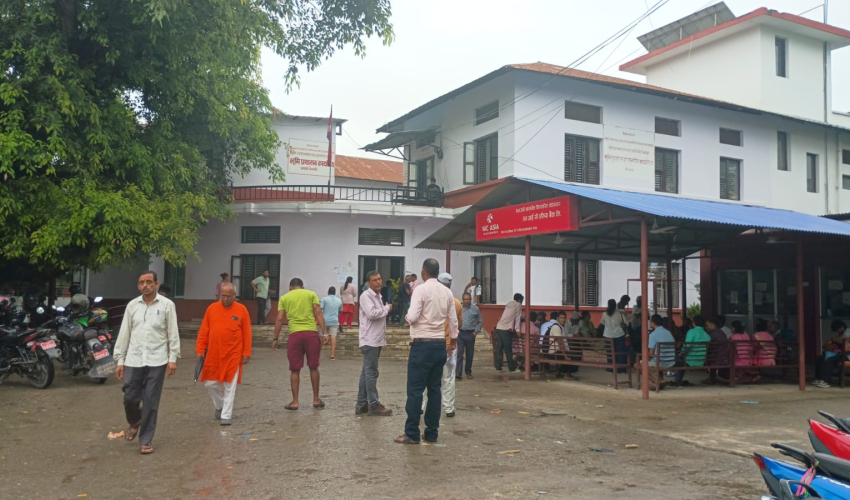 मालपोत कार्यालय धनगढीमा सेवा अव्यवस्थित, ढीलासुस्तीले सेवाग्राही सास्तीमा