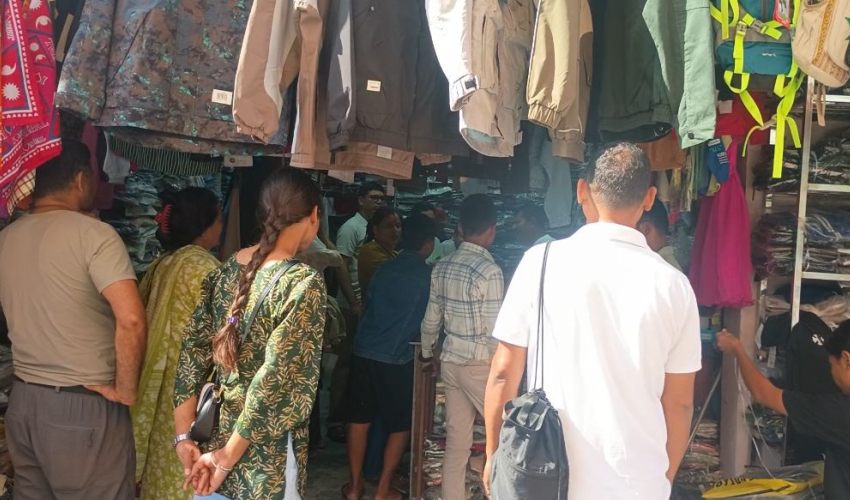 महँगियो दसैँ : किनमेल गर्नेको चहलपहलले व्यवसायी भने उत्साहित