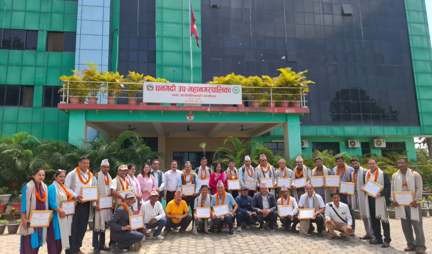 धनगढी उपमहानगरपालिकाद्वारा कक्षा ८ को परीक्षामा उत्कृष्ठ नतिजा ल्याउने १५ निजी विद्यालय सम्मानित