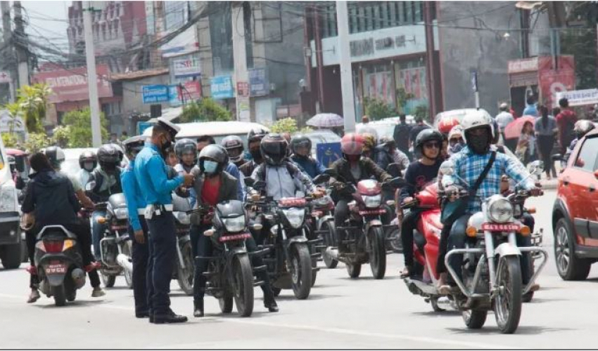 ट्राफिक प्रहरीद्वारा एकैदिन १०१ सवारी चालकलाई कारबाही