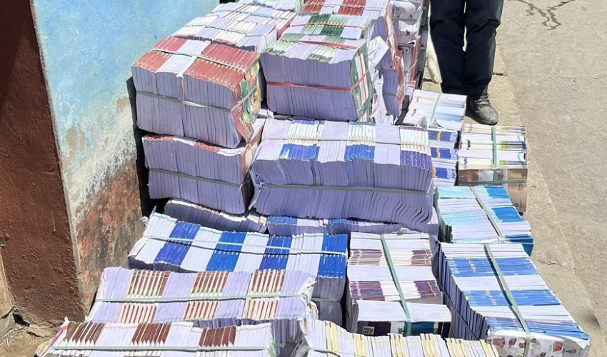 शैक्षिक सत्र सुरु हुनअघि बाजुरामा पुगेको पाठ्यपुस्तक। तस्बिर : शेरबहादुर सार्की