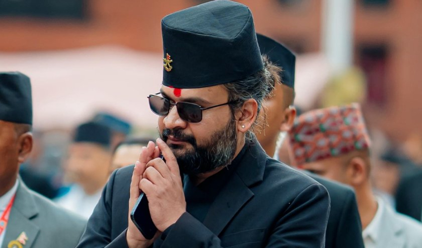 दलको झण्डा र झोला निषेध, प्रणाली सुधारका लागि कठोर निर्णय लिएको प्रधानमन्त्रीको टिप्पणी