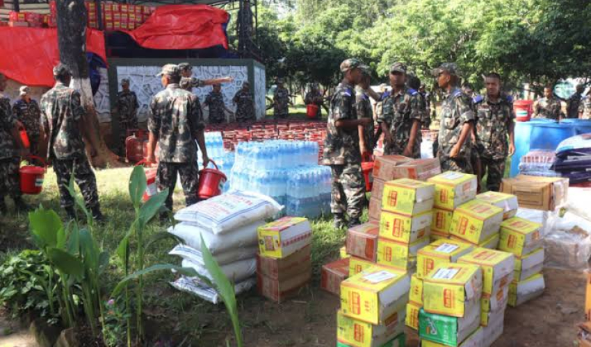 बाढीप्रभावितलाई ‘होल्डिङ सेन्टर’मै राहत सामग्री