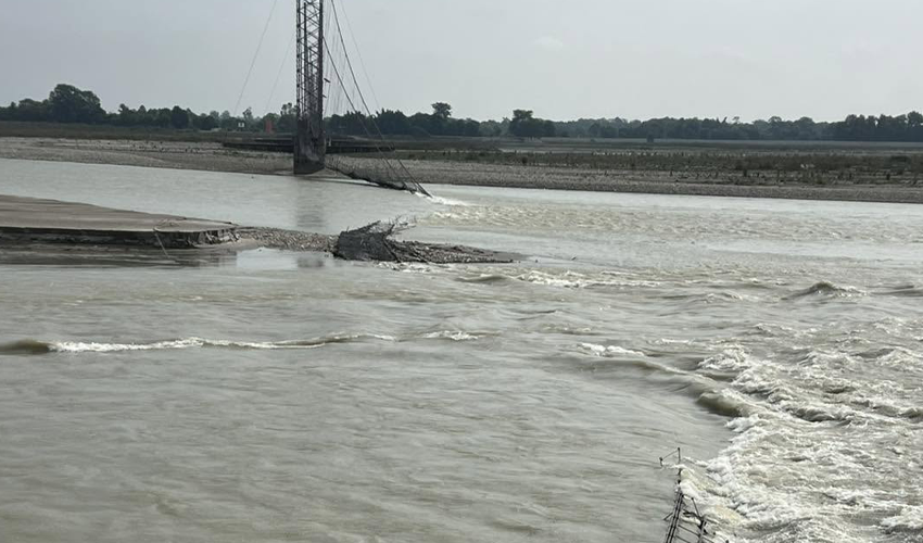 कहिलेबाट सुरु हुन्छ दोधाराचाँदनी झोलुङ्गे पुलको मर्मत ?