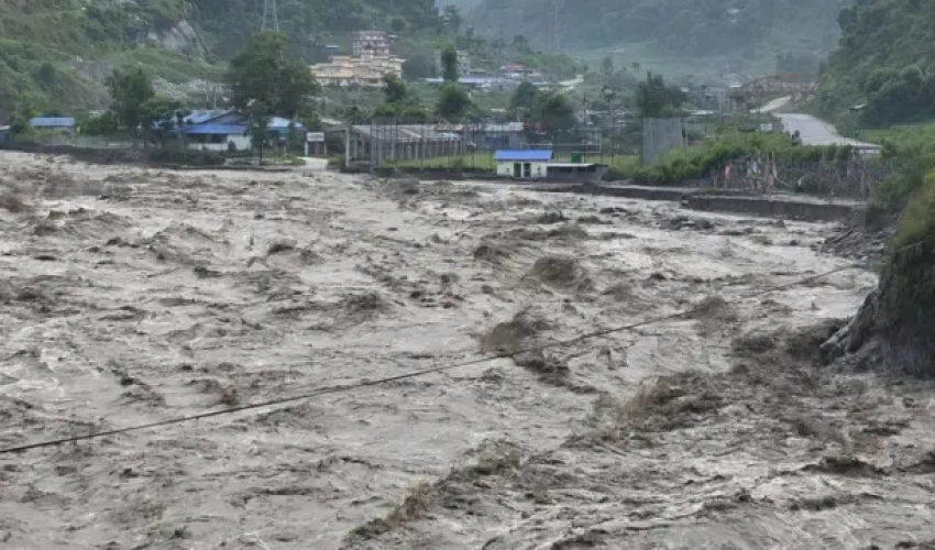 भोटेकोशी बाढीमा सुदूरपश्चिम प्रदेशका झन्डै १०० नागरिक सम्पर्कविहीन