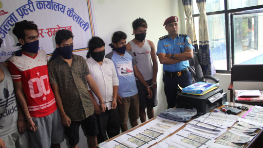 धनगढीबाट नक्कली नोट र मेसिन सहित पक्राउ परेका तीन जना कारागार चलान