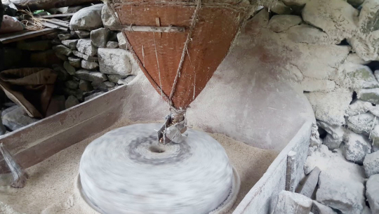 दार्चुलाका बस्तीमा परम्परागत पानीघट्ट लोप हुँदै