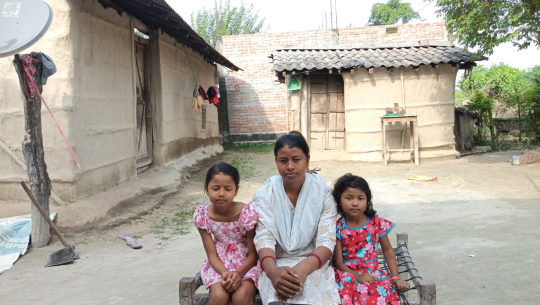 बाढीले खोस्यो दसैँको टीका, बेपत्ता आफन्तको पर्खाइमा खाली निधार
