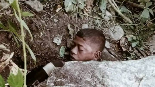 अछाममा ढुङ्गमा च्यापिएर बालकको मृत्यु