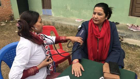 बाजुराको हिमाली गाउँपालिकामा खुलाचौरमा स्वास्थ्योपचार