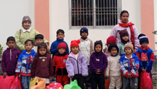 धनगढी-८ क्याम्पस रोड स्थित नोबेल बिध्या सदनले गर्‍याे कपडा  सहयोग