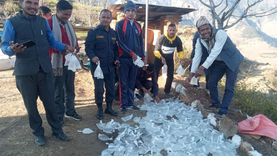 अछाममा घरेलु मदिरा बरामद गरि नष्ट