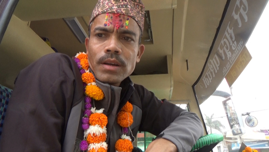 दशैँ तिहारमा पनि  यात्रुलाई यातायात सुविधा दिने चालक