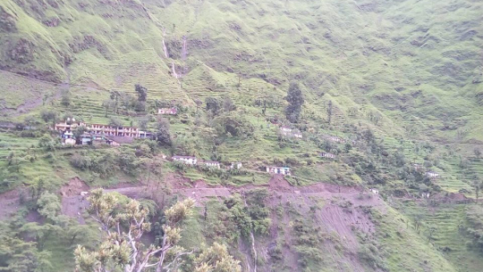 अन्धाधुन्द निर्माण भएका सडकका कारण पहिरो जाँदै (फोटो फिचर सहित)