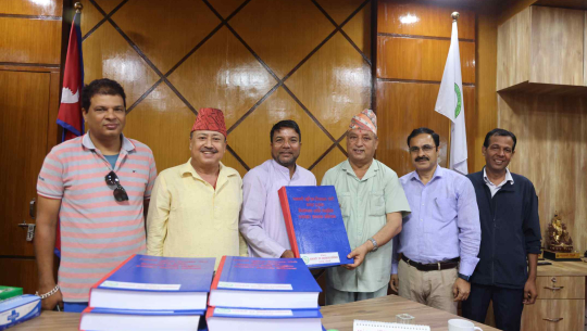 धनगढी उपमहानगरपालिकाद्वारा खुटिया-दिपायल द्रुतमार्ग निर्माणका लागि हस्ताक्षर संकलन गर्न रजिस्टर सहयोग 