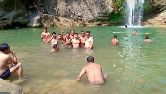 गर्मी छल्न कञ्चनपुरको बतासे झरना