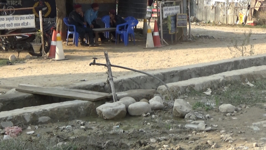 ६ लेन सडकमा पाईप लाईन विस्तार गर्न खानेपानी संस्थान धनगढीको अटेरी