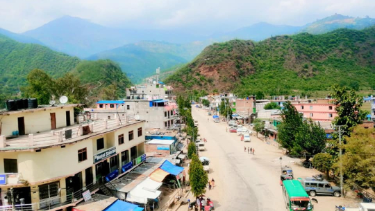 डोटीका ८ व्यापारीलाई कारबाही