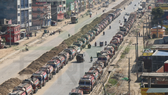 आयल निगम धनगढीको अपरिपक्क निर्णयले ट्याङकर पार्किङ अझै अन्यौलमा