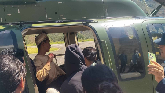 बाजुरामा जिप दुर्घटनाका घाइतेलाई हेलिकोप्टरमार्फत नेपालगन्ज लगियो