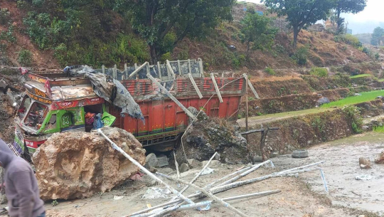 बझाङमा ट्रक दुर्घटना