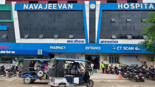 धनगढीको नवजीवन अस्पतालद्वारा रसुवा बाढीपीडितका लागि २ लाख २२ हजार सहयोग