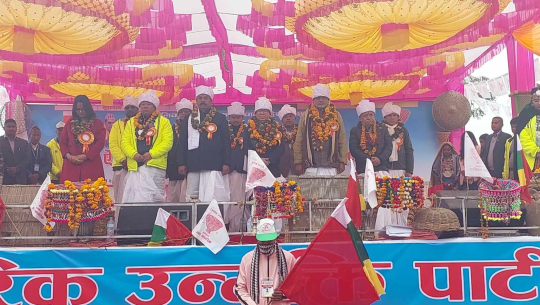 राजतन्त्रको लागि केही मान्छे खुट्टा उचालिरहेका छन्,  अब सम्भव छैन: माधव नेपाल